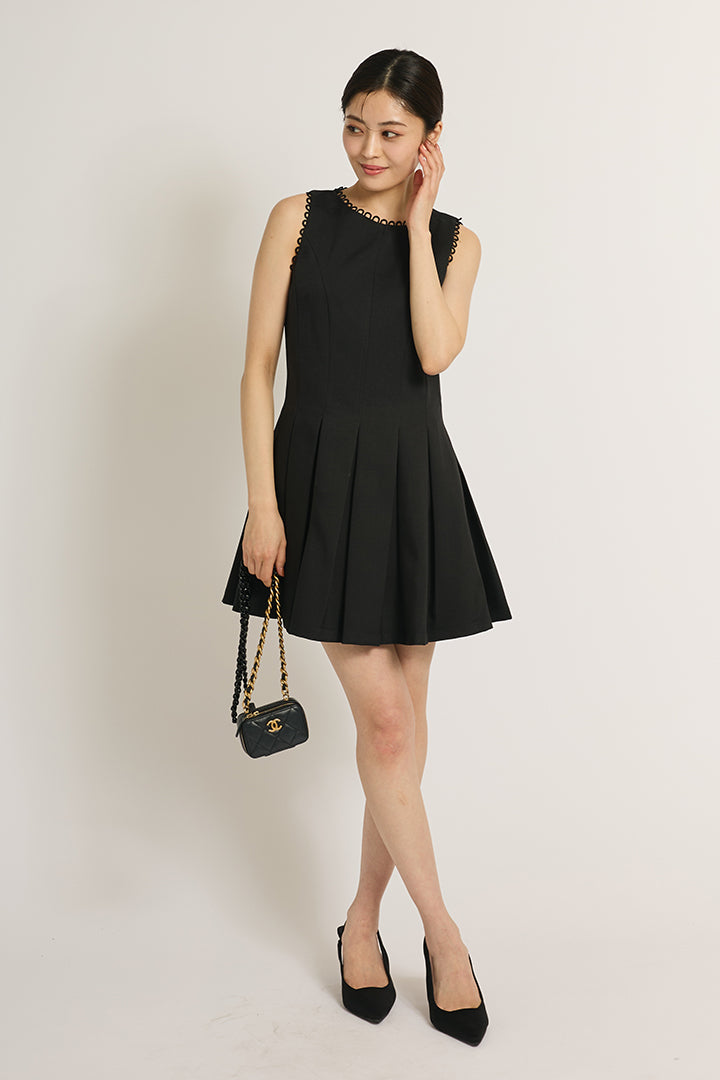 ループラインミニドレス