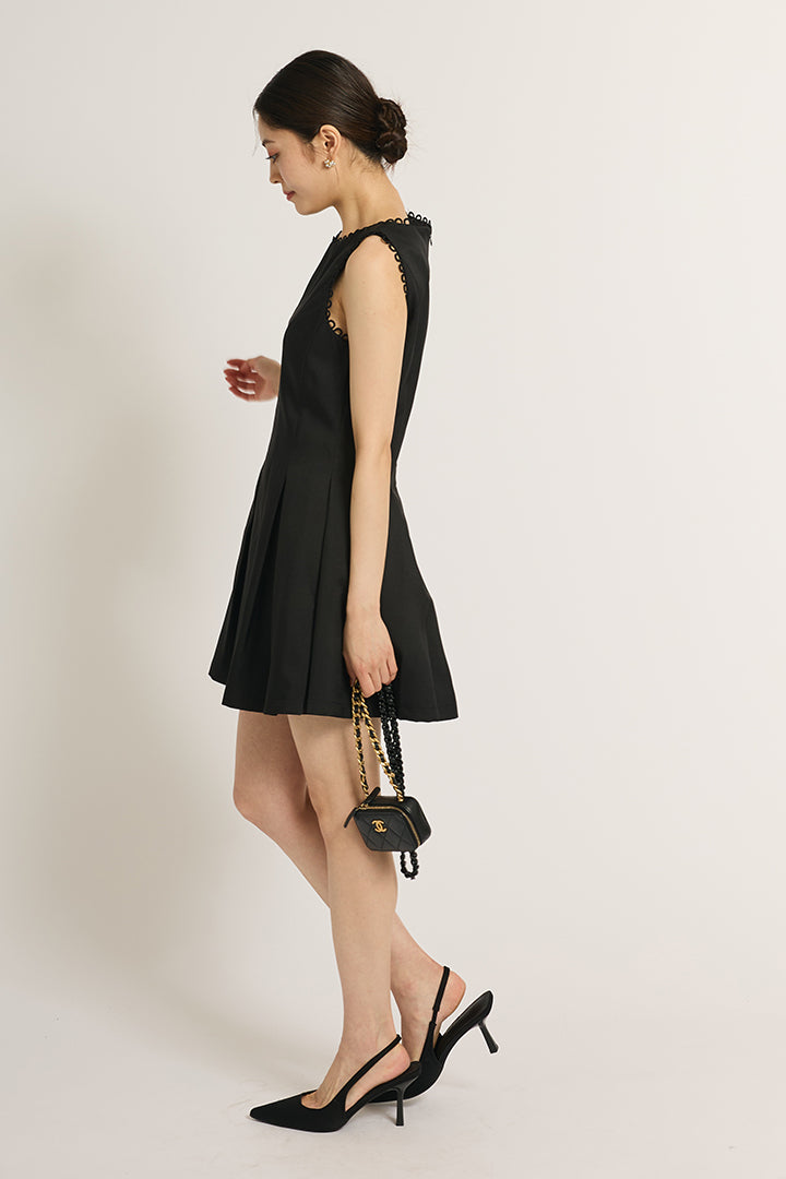 ループラインミニドレス