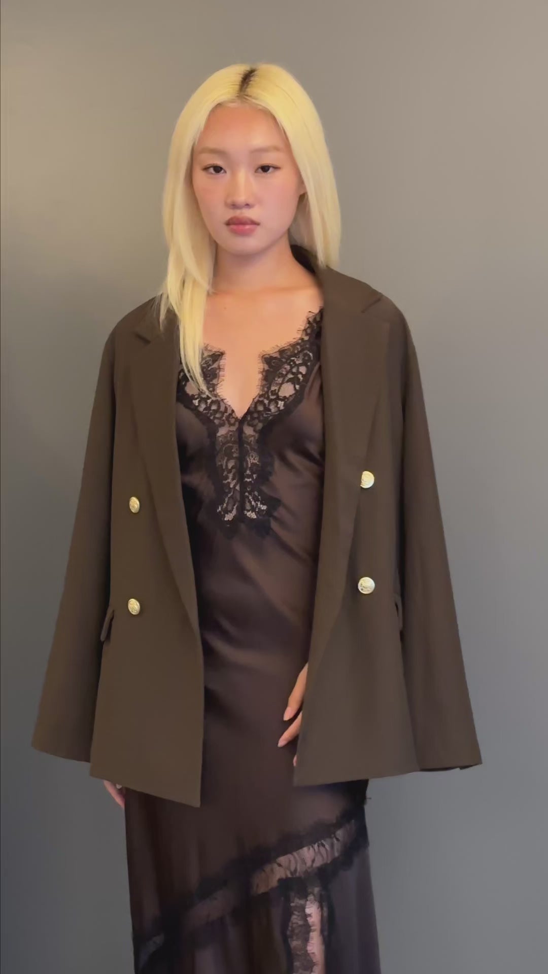 【SET】サテンレースマキシドレス+ゴールドダブルボタンテーラージャケット(2set)